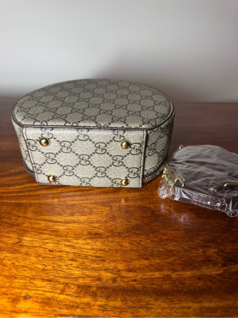 Round Mini Crossbody Bag; No Brand - Picture 7 of 13